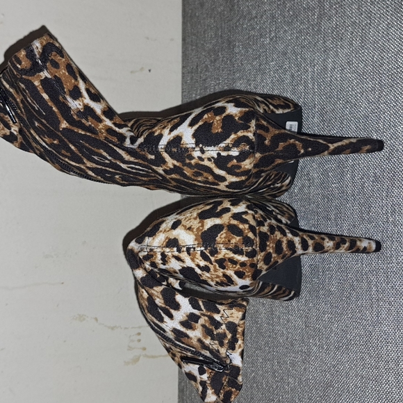 SoME zip-up leopard 4"heel sz 8 boots. Brand new, never worn! Fits like a glove - Picture 3 of 8
